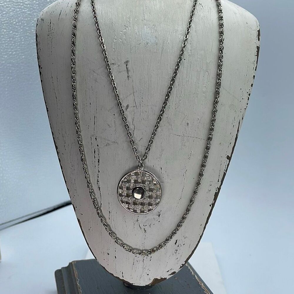 Vintage double chain basket weave pendant necklace.